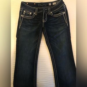 Dark blue denim, never worn. To long. I’m 5.2 and I don’t want to pay to hem.